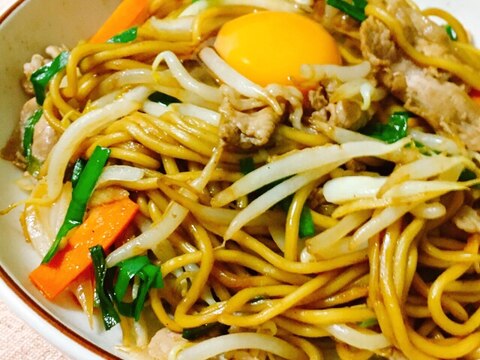 ちゃんぽん麺でもちもち♡もやしとニラの太麺焼きそば